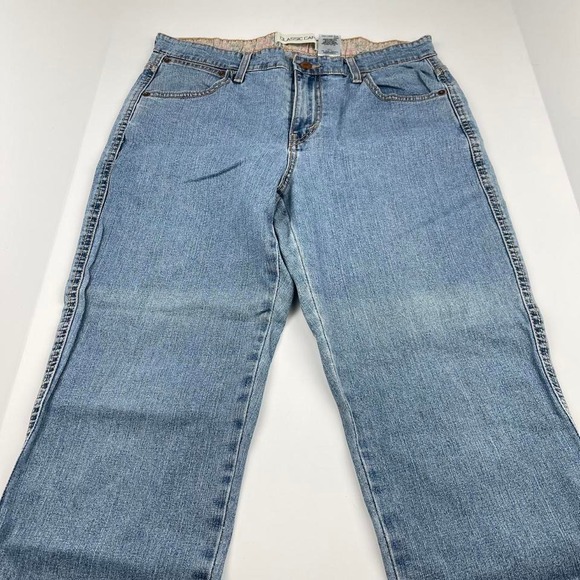 VTG Levi's Light Wash Denim Capris Women's Size 12 - Picture 6 of 7